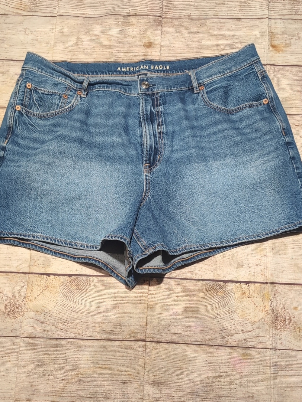 American Eagle Women's Blue Denim Relaxed Shorts Size 18